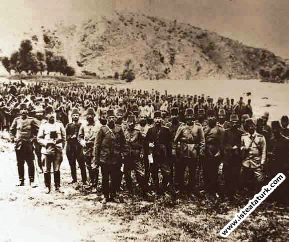 Mustafa Kemal ve arkadaşları Pelerniçe'de bir molada