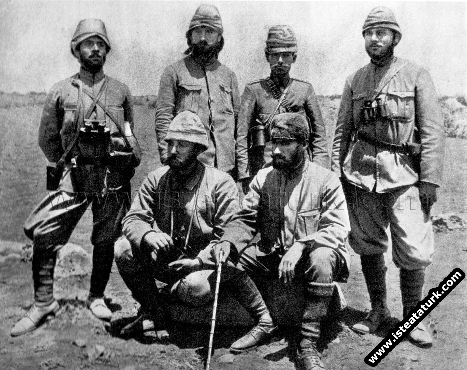 Derne'de silah arkadaşlarıyla, Trablusgarp. (1912)