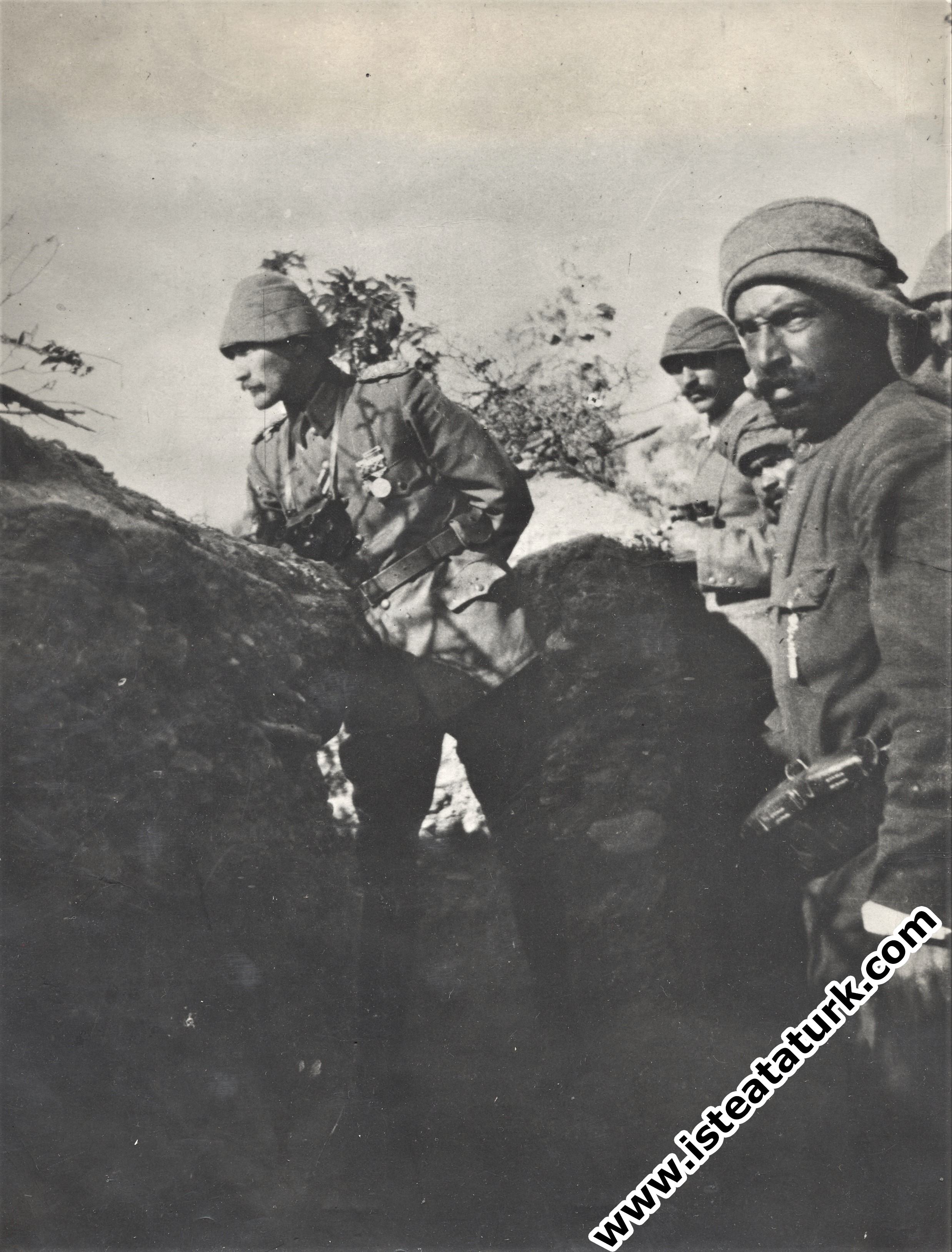 Çanakkale Savaşları'nda ön siperlerde. (17.06.1915)