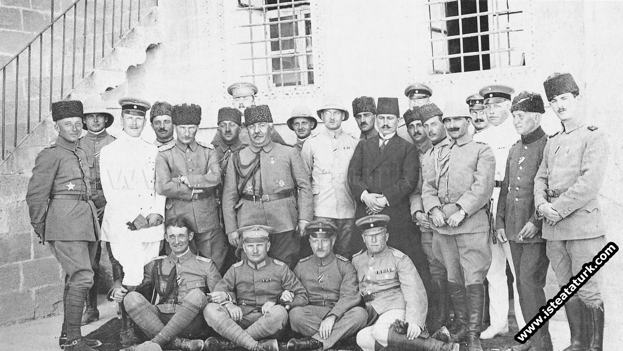 Mustafa Kemal, ve Ahmet İzzet Paşa Alman Kararga...