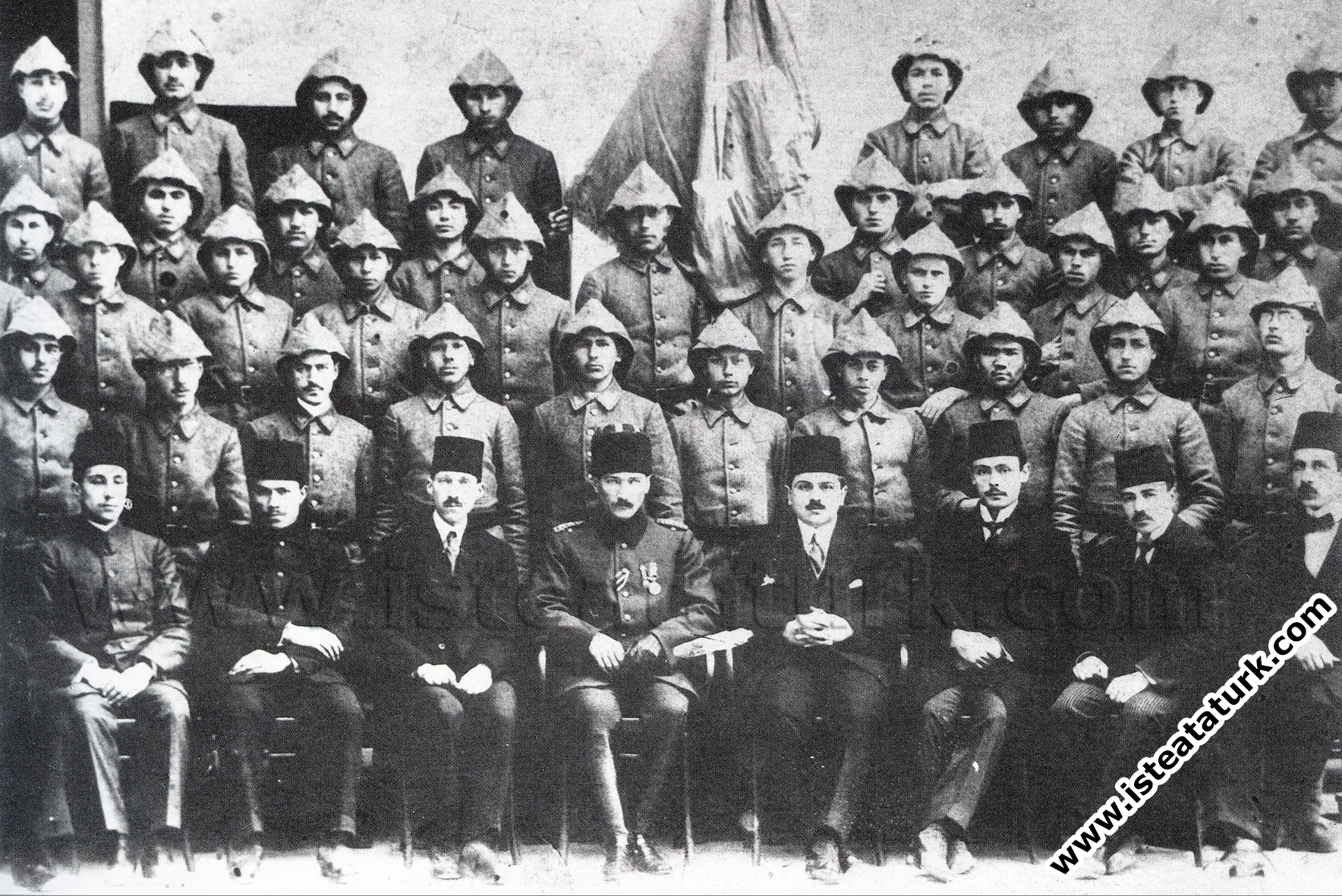 Mustafa Kemal’in Savaş Alanı Dışında İlk Defa Halkla Tanışması