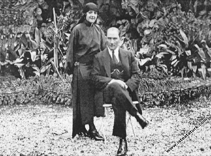 Mustafa Kemal Atatürk'ün Latife Hanım'la Evlenmesi