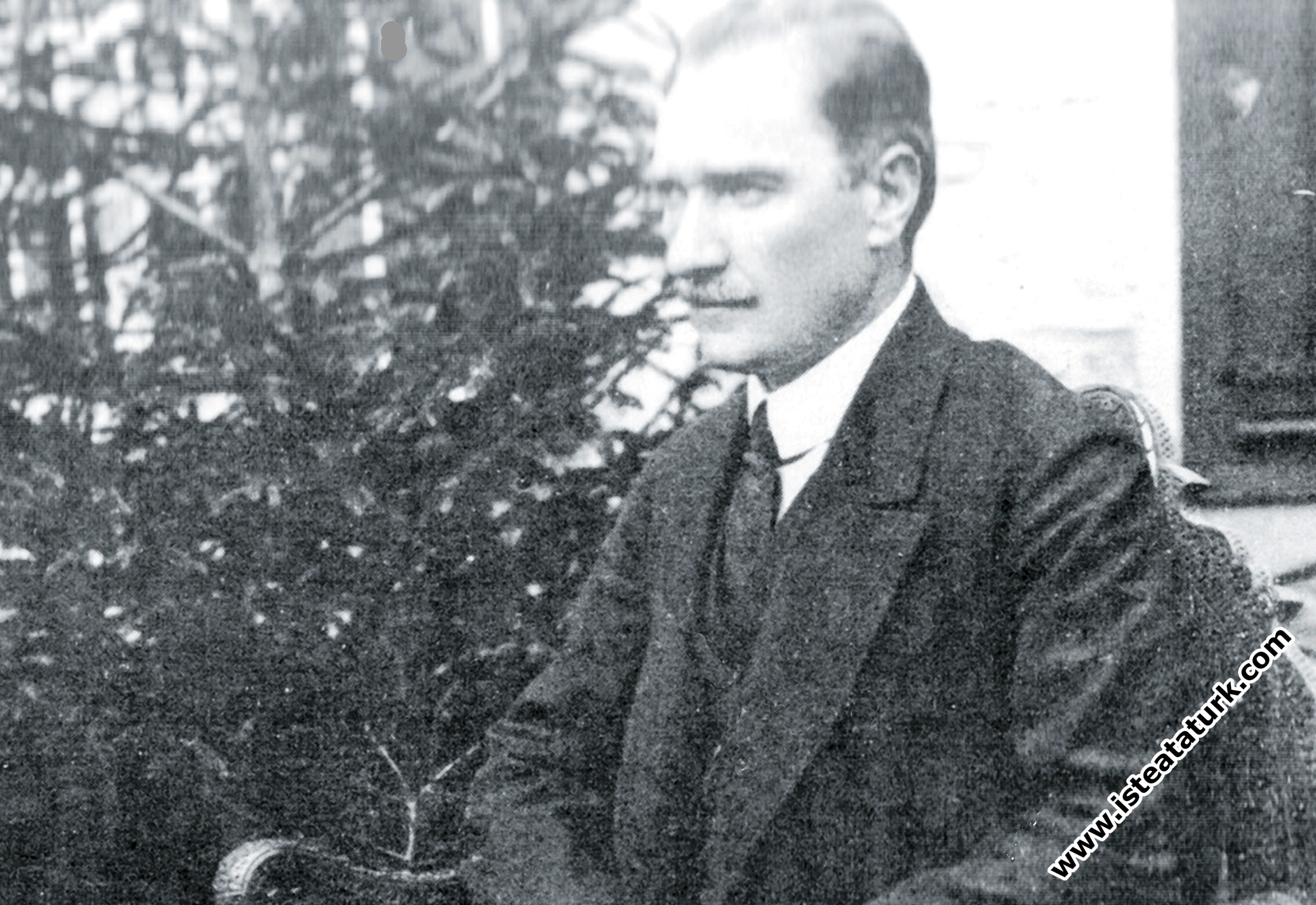 Atatürk'ün Bir Hatıra Defterine Yazdıkları