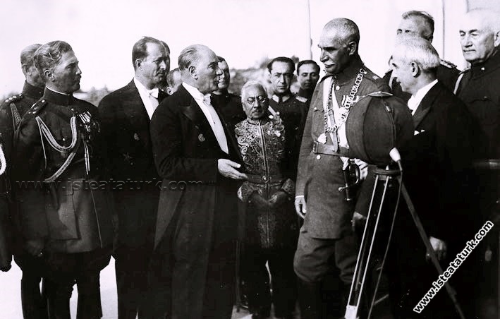 İran Şahı Rıza Pehlevi, Türkiye'yi Ziyareti Esnasında Atatürk'le Beraber
