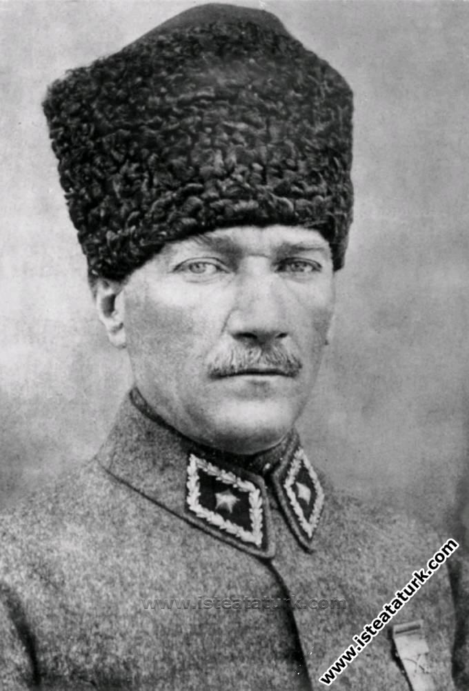 Başkomutan Gazi Mustafa Kemal Paşa. (1922)...