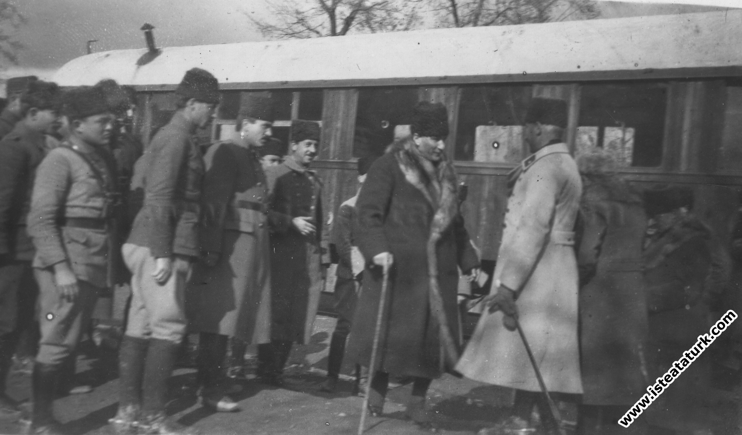 Başkomutan Mustafa Kemal Afyon Çay'da, I. Ordu Komutanı Ali İhsan (Sabis) Paşa’yla. (14.03.1922)