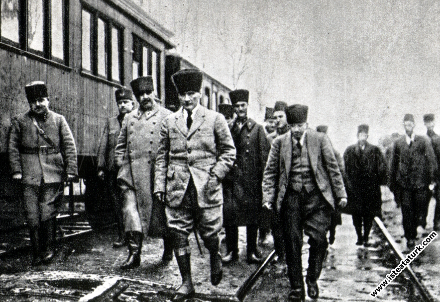 Mustafa Kemal Vezirhan'da.(16.01.1923)
