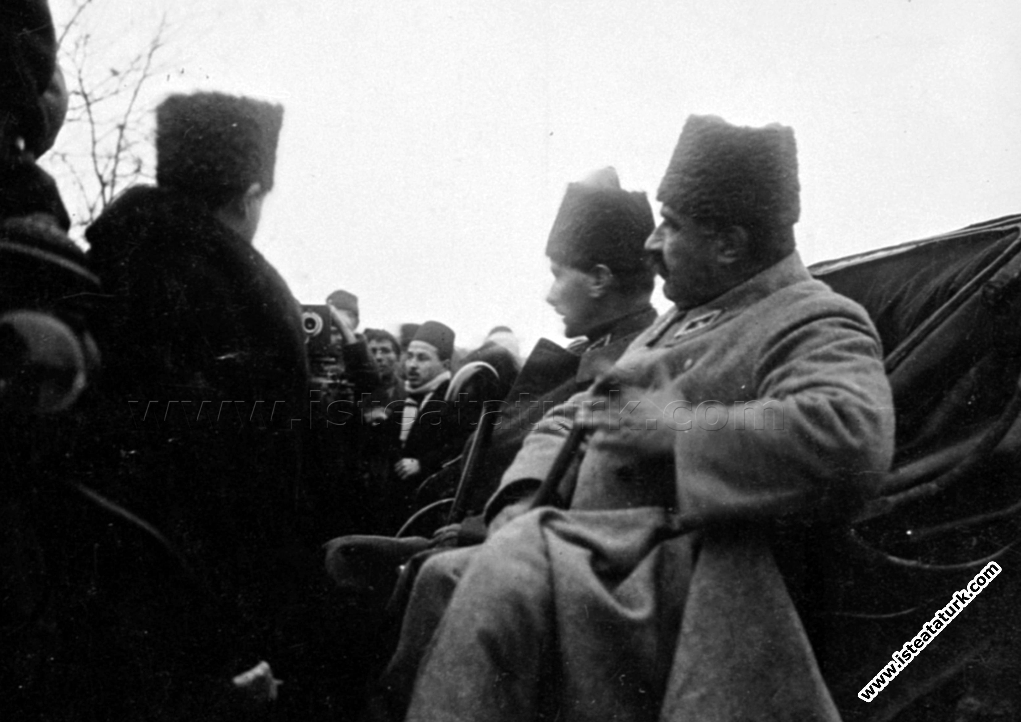 Başkomutan Mustafa Kemal, İzmit Yarımca'da. (18...