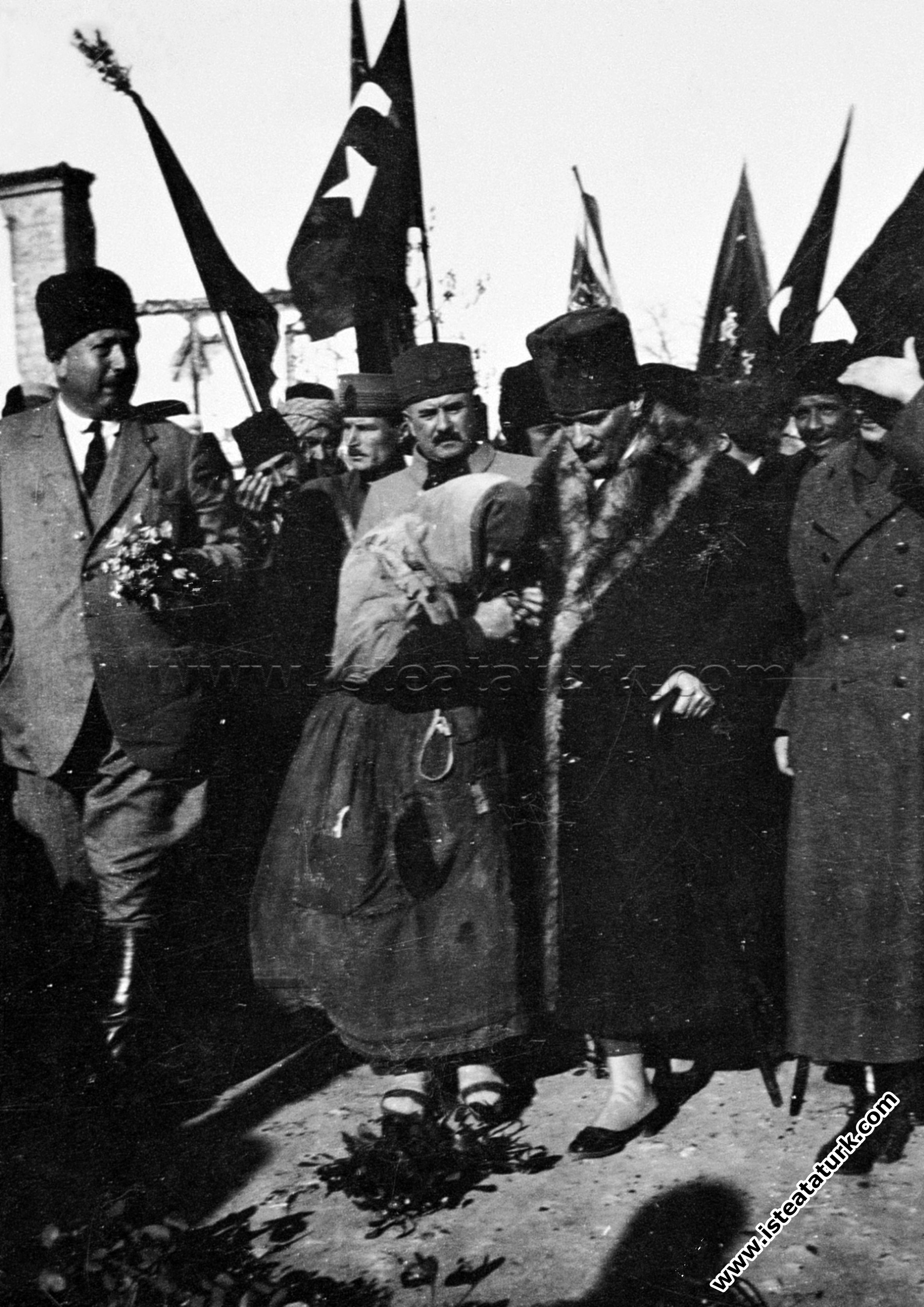 Başkomutan Mustafa Kemal'in, Manisa'ya Ayak Bast�...