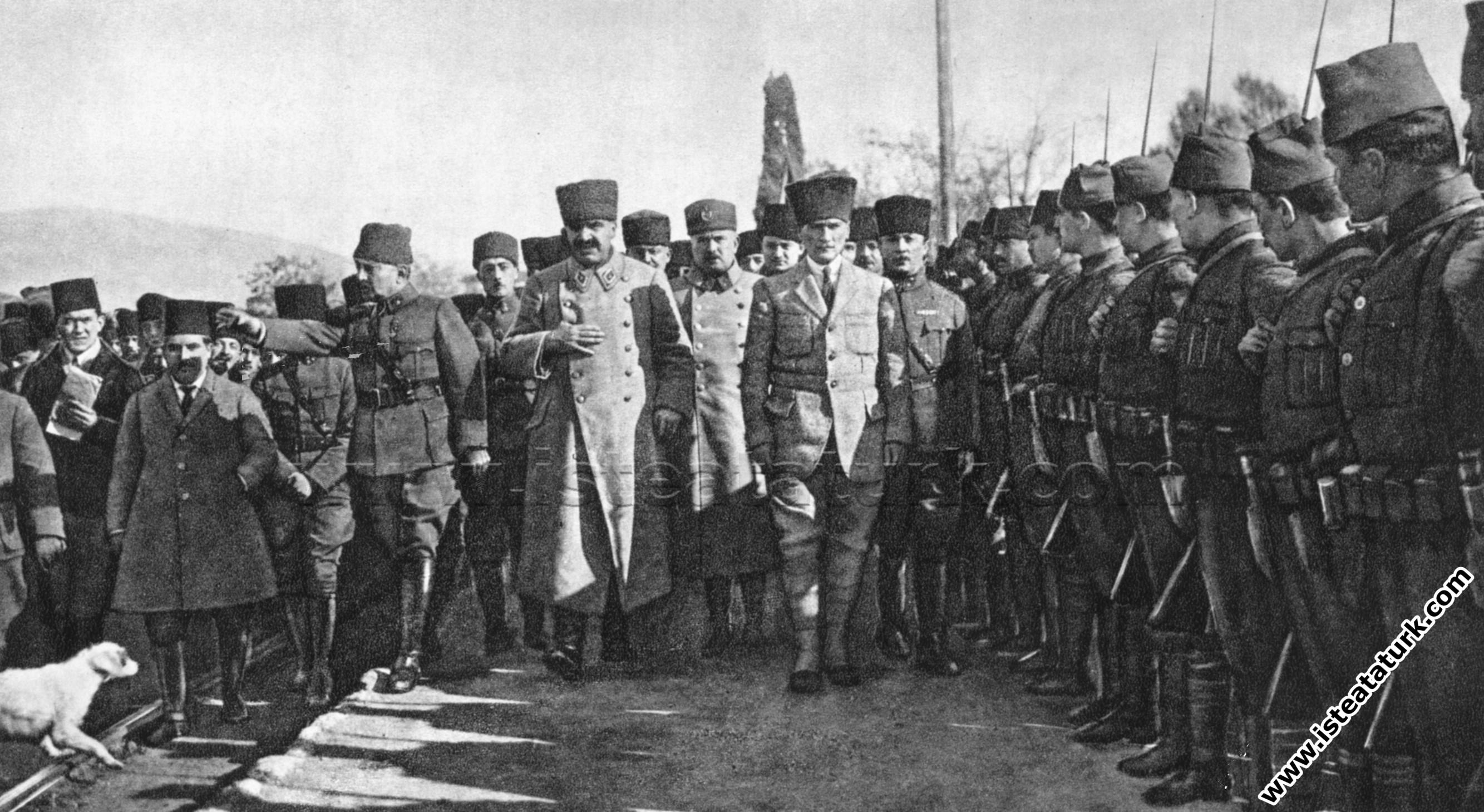 Başkomutan Mustafa Kemal Paşa, Menemen'de. (26.0...