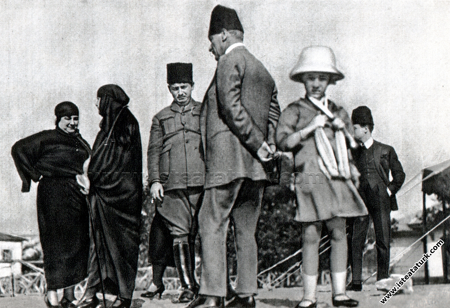 Gazi Mustafa Kemal Paşa Çankaya'da, Ankara. (02.03.1923)