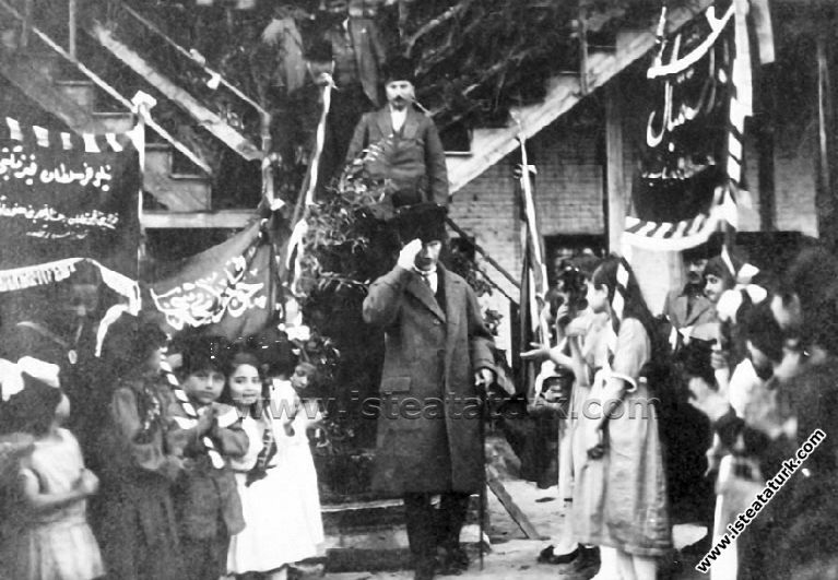 Gazi Mustafa Kemal Paşa, Adana'da. (16.03.1923)...