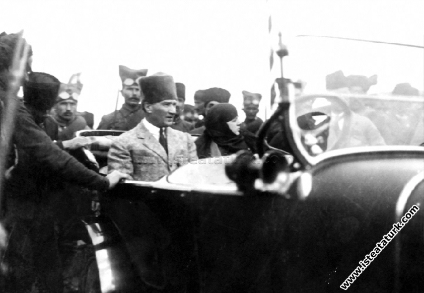 Cumhurbaşkanı Gazi Mustafa Kemal, Dumlupınar'da...