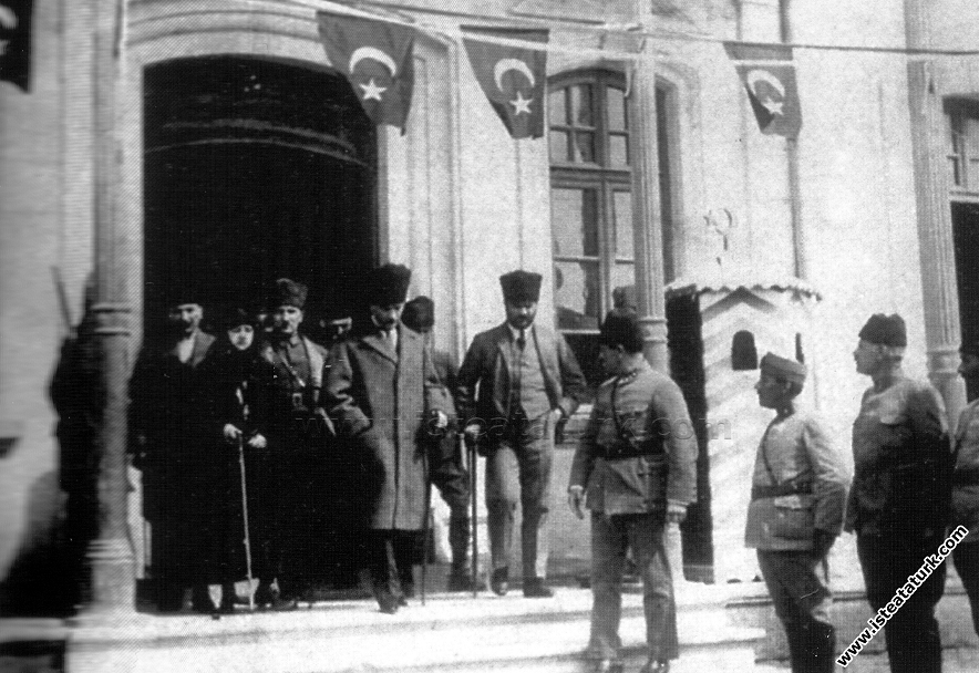 Mustafa Kemal Paşa, Erzurum'da. (10.10.1924)...