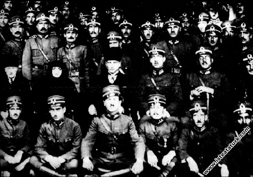  Mustafa Kemal Paşa, Kayseri’de Ordu mensuplar�...
