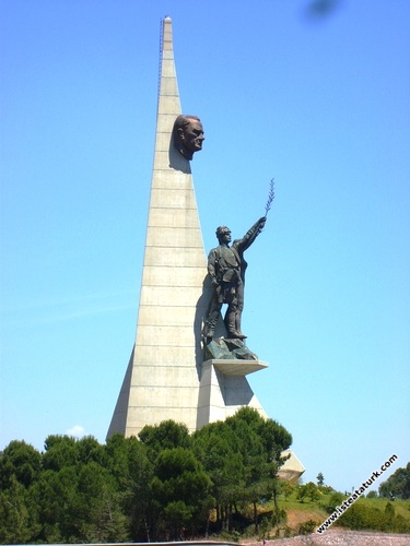 Atatürk ve Kuva-yi Milliye Anıtı, Manisa