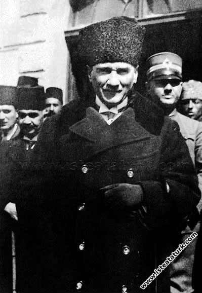 Ankara İstasyonu'na gelirken. (27 Mart 1925) 