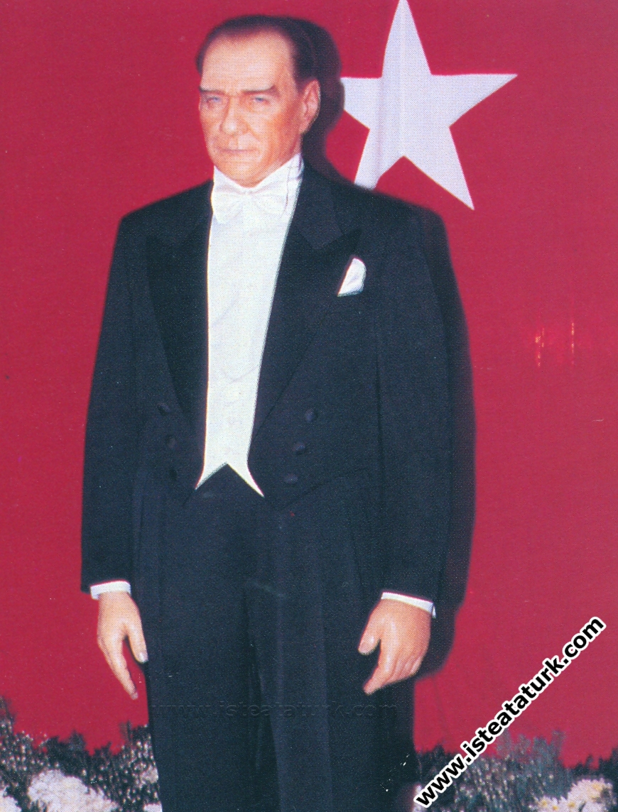 Atatürk'ün Balmumu Heykeli