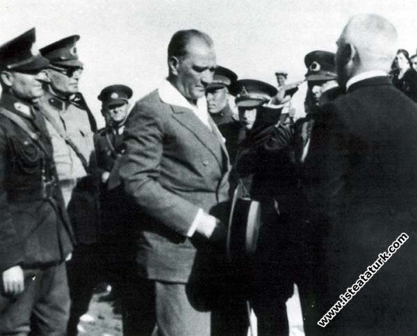 Mustafa Kemal Atatürk'ün Bolu'yu ziyareti sırasında karşılanışı. (17.07.1934)