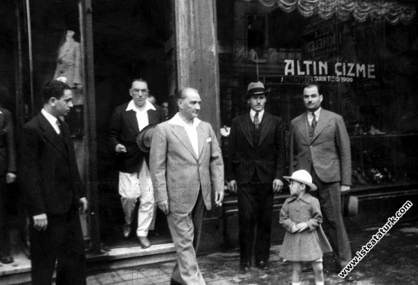 Mustafa Kemal Atatürk ayakkabılarını yaptırd�...