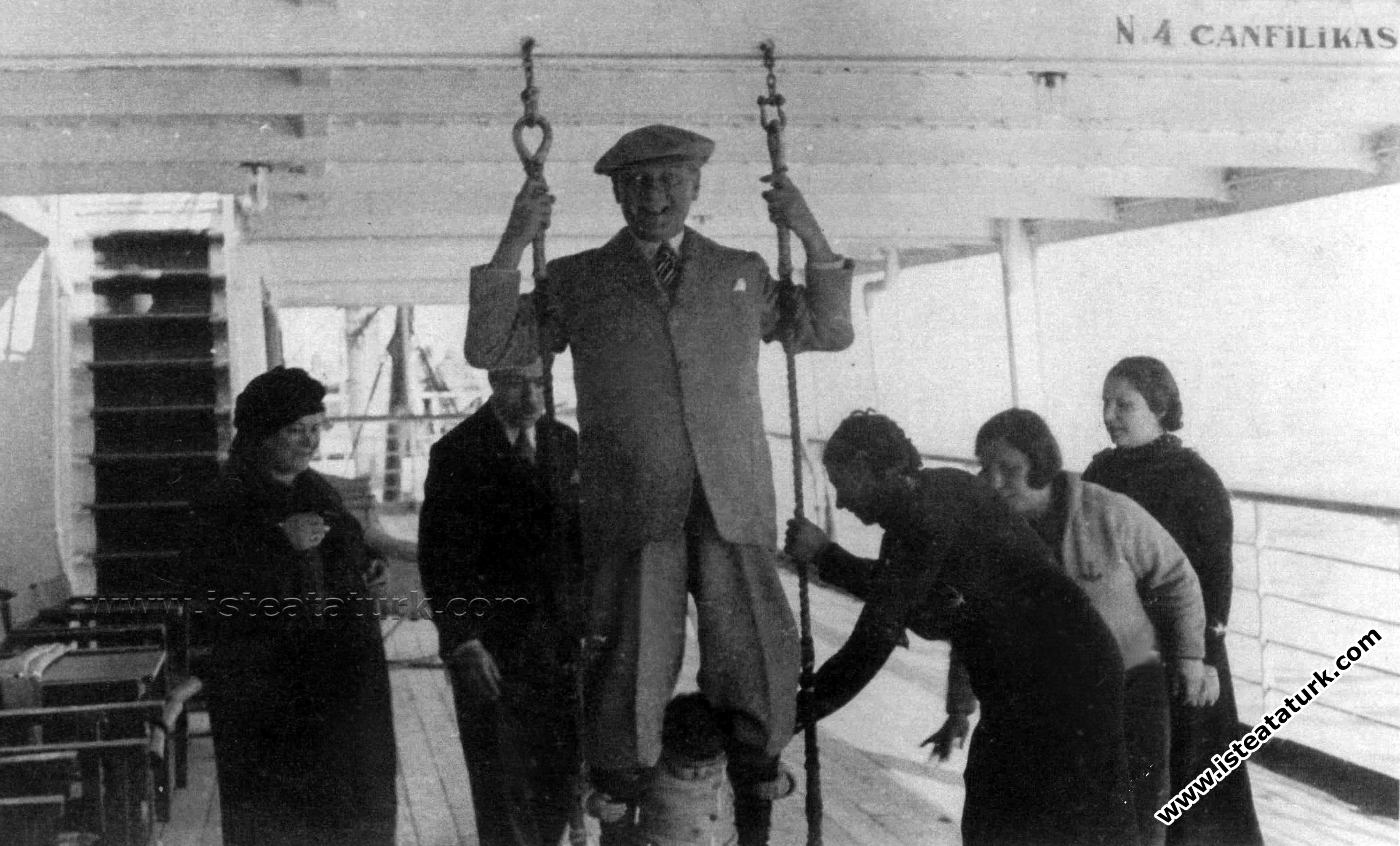 Mustafa Kemal Atatürk Ege Vapuru'nda manevi kız�...