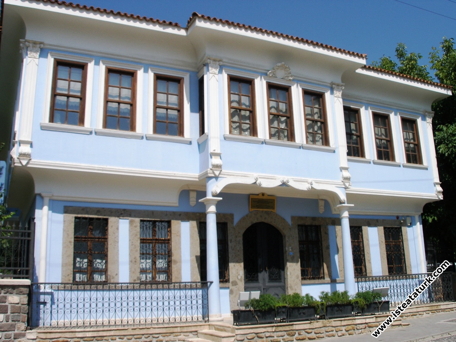 Uşak - Atatürk ve Etnografya Müzesi