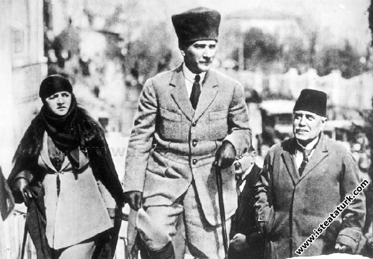 Mustafa Kemal Paşa Adana Seyahatinde eşi Latife ...