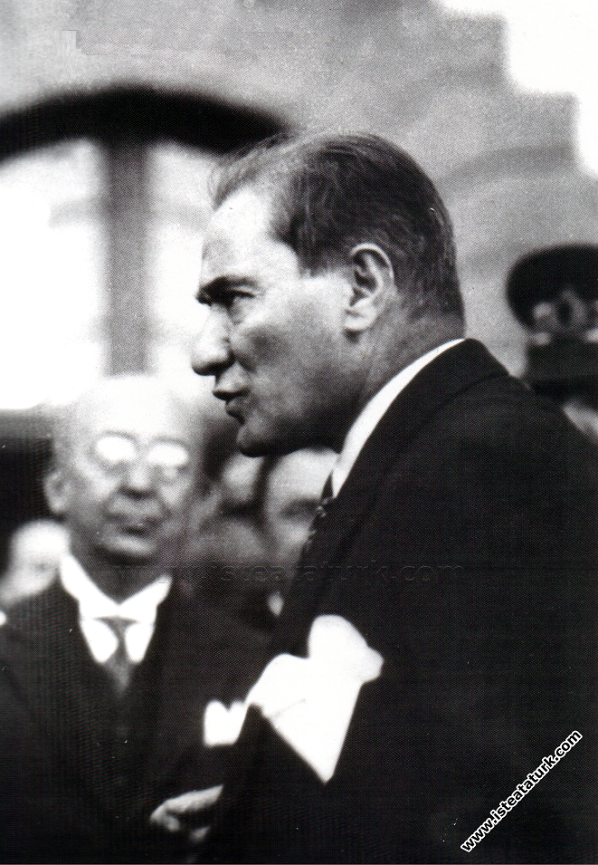 Mustafa Kemal Atatürk Ankara'da. (30.10.1925)...