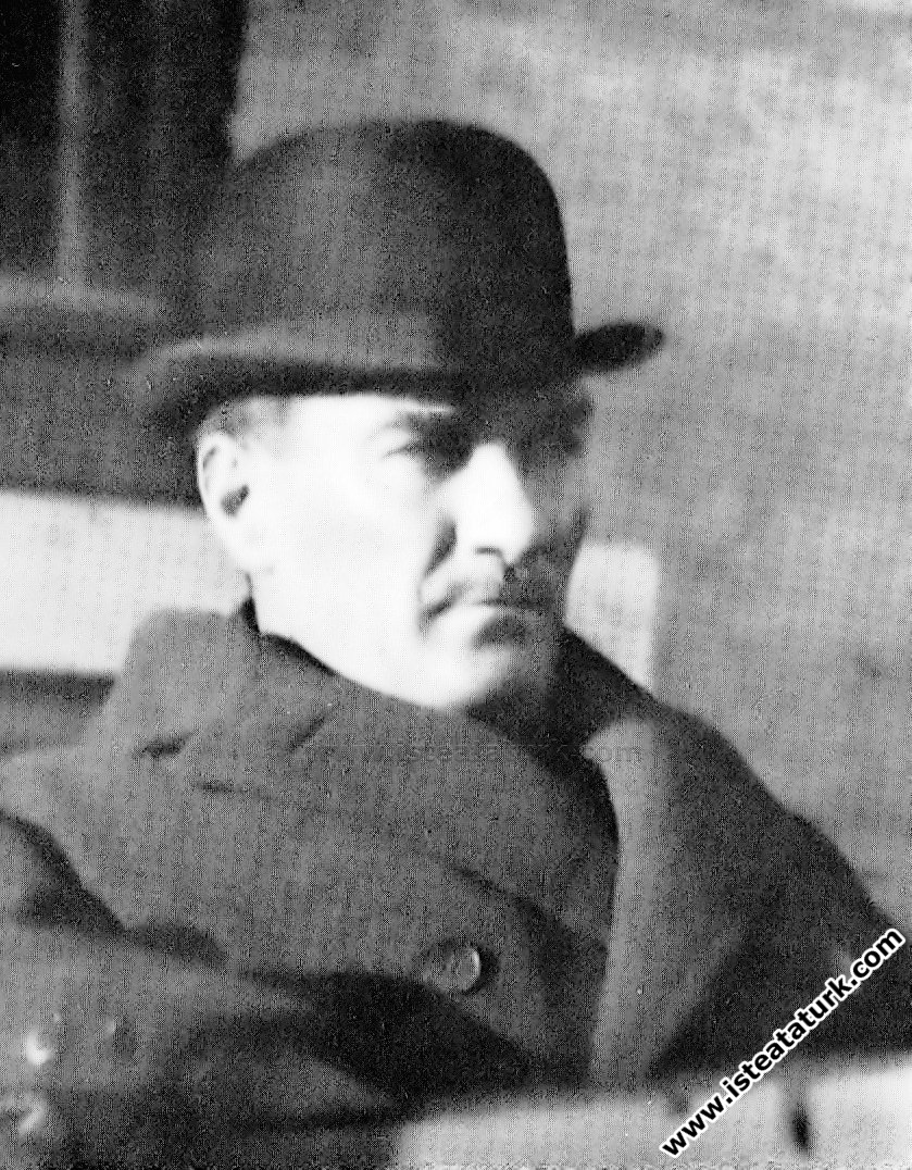 Mustafa Kemal Atatürk'ün Meclisten ayrılışı. (09.11.1925)