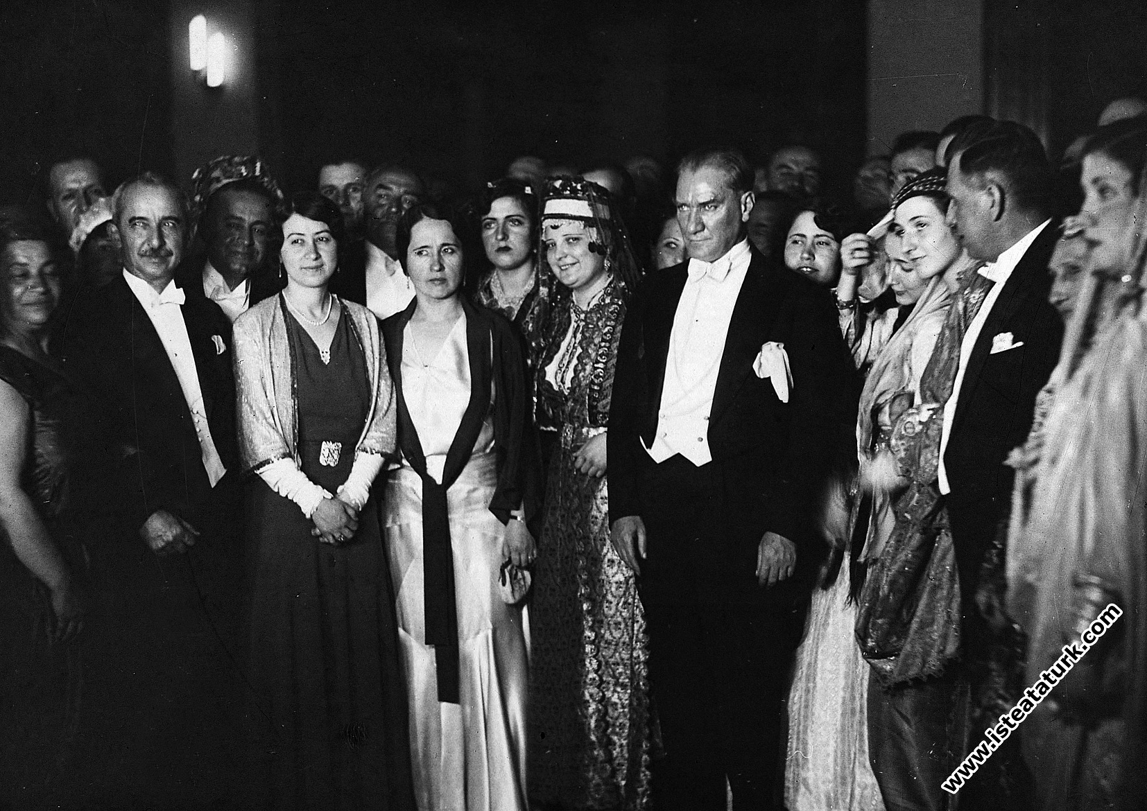 Atatürk Dönemi Tiyatro ve Opera Çalışmalarında Türk Halk Kültüründen Nasıl Yararlanıldı?