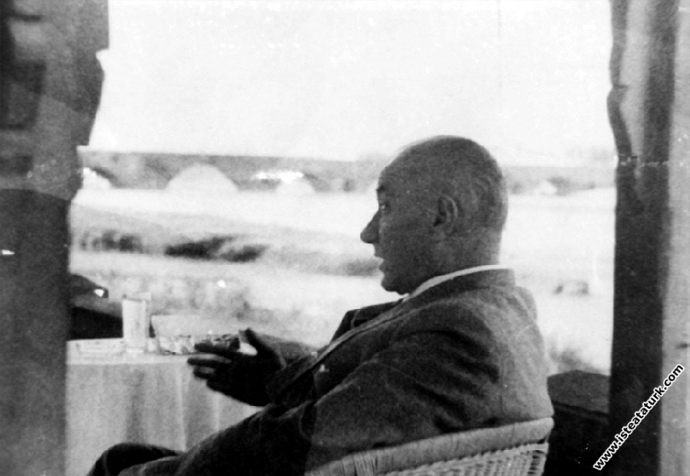Mustafa Kemal Atatürk Adana'ya son gelişinde. (2...