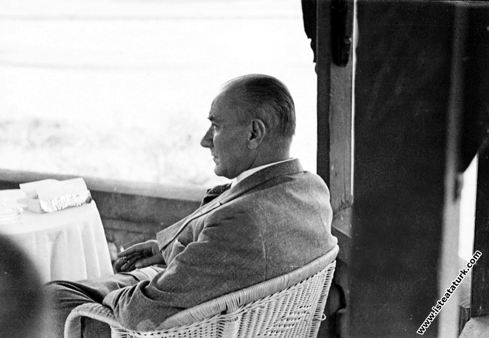 Mustafa Kemal Atatürk Adana Ulus Parkı'nda dinlenirken. (24.05.1938)