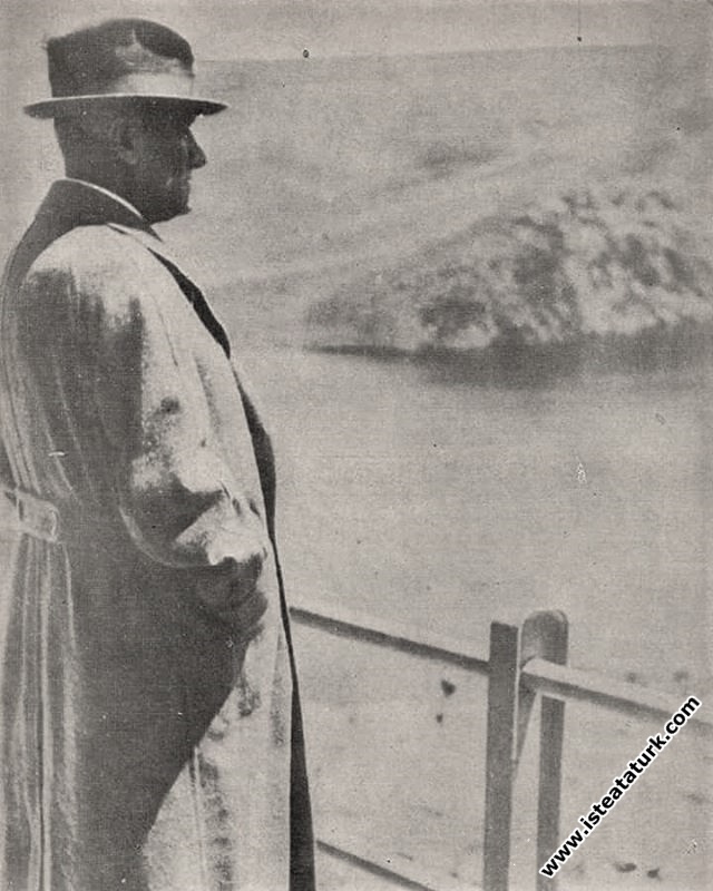 Ankara Çubuk Barajı'nda bir gezinti anında. (07.05.1938)