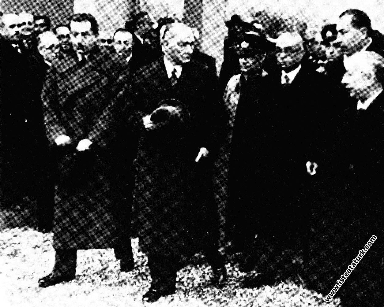 Bursa Sümerbank Merinos Fabrikası'nın açılışına gelirken. (02.02.1938)