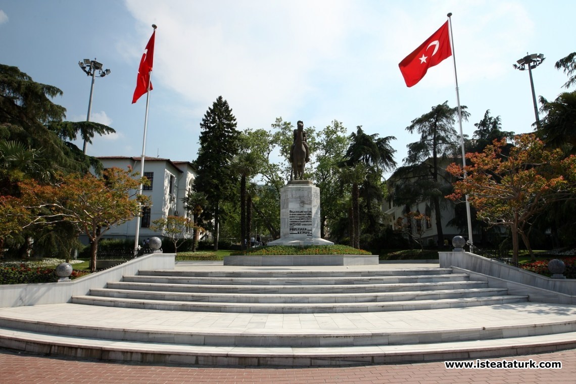 Atatürk Anıtı, Bursa