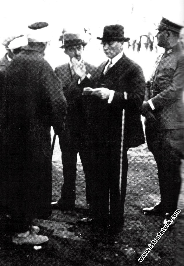Mustafa Kemal Atatürk Ankara'da. (07.01.1931)...