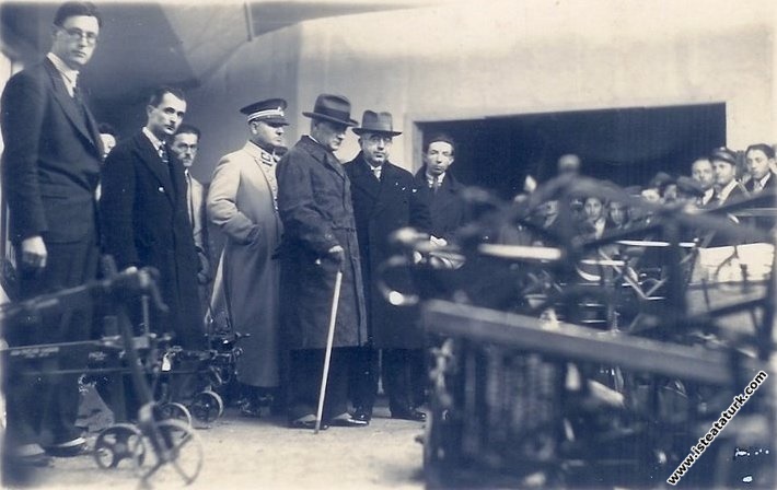 Mustafa Kemal Atatürk Ankara'da açılan ziraat a...