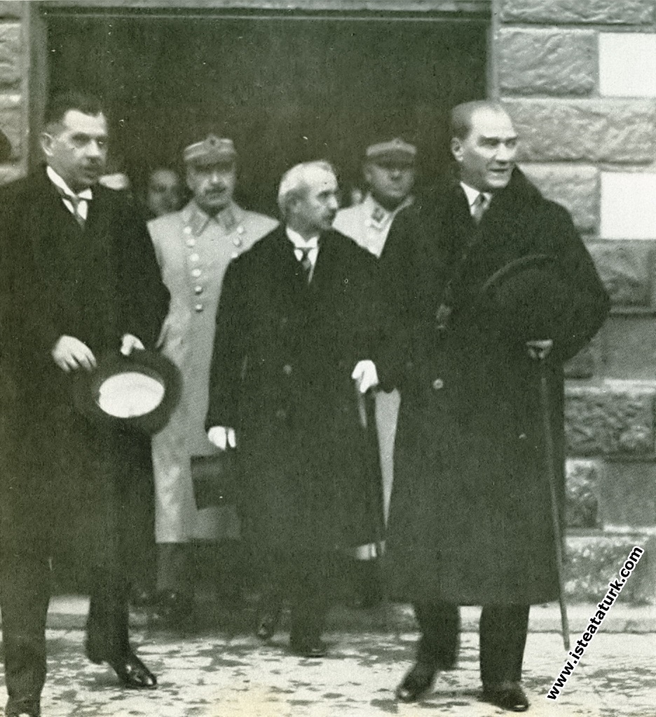 Mustafa Kemal Atatürk Üç ay süren seyahatinden sonra Ankara'ya dönüşü. (03.03.1931)