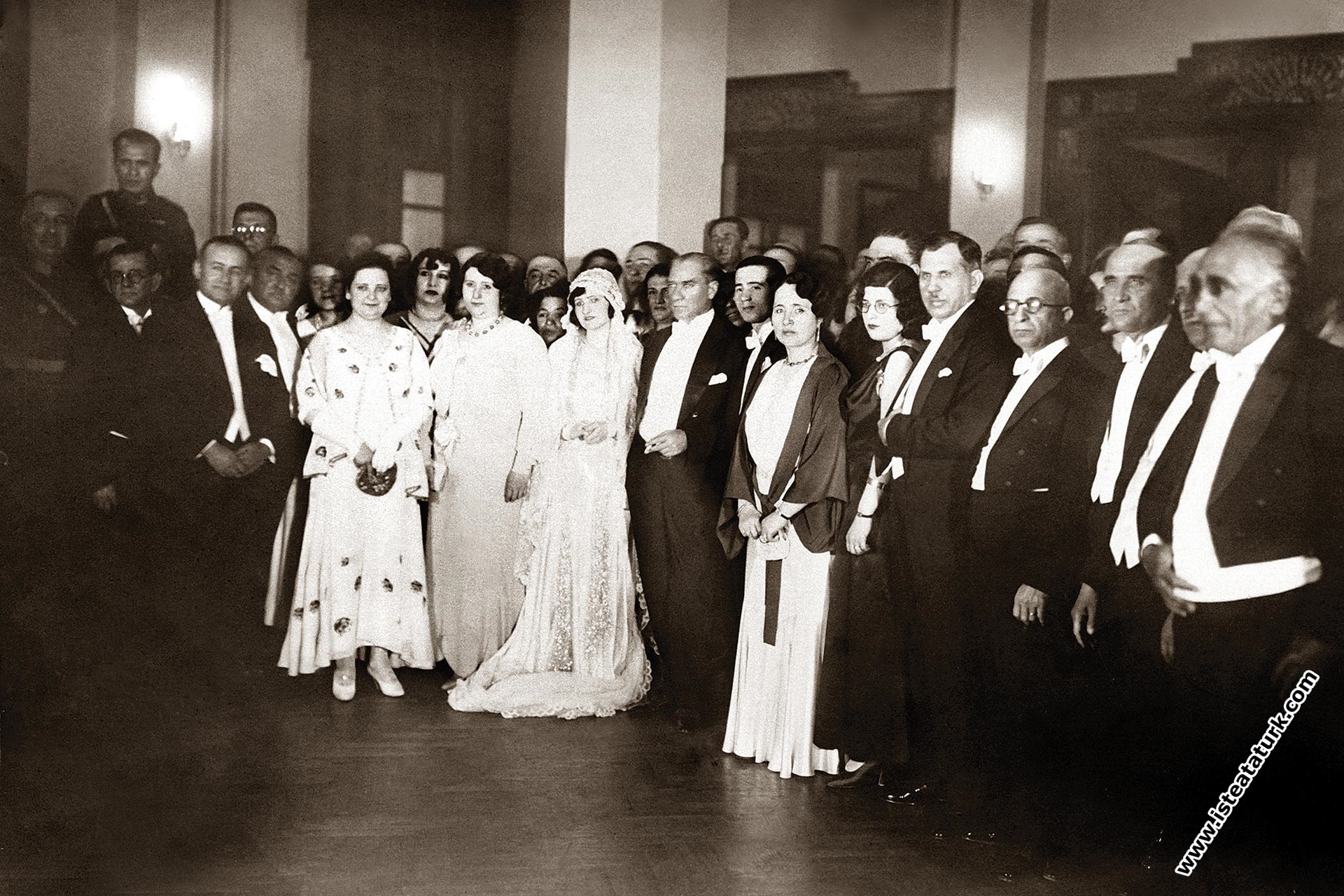 Mustafa Kemal Atatürk Mareşal Fevzi Çakmak'ın kızının düğününde davetlilerle birlikte, Ankara Halkevi'nde. (14.05.1931)