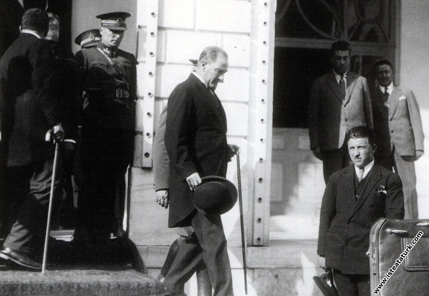 Mustafa Kemal Atatürk İstanbul'da. (09.07.1927)...