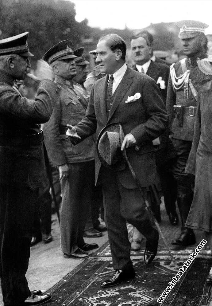 Mustafa Kemal Atatürk Ankara'da. (20.05.1928)...