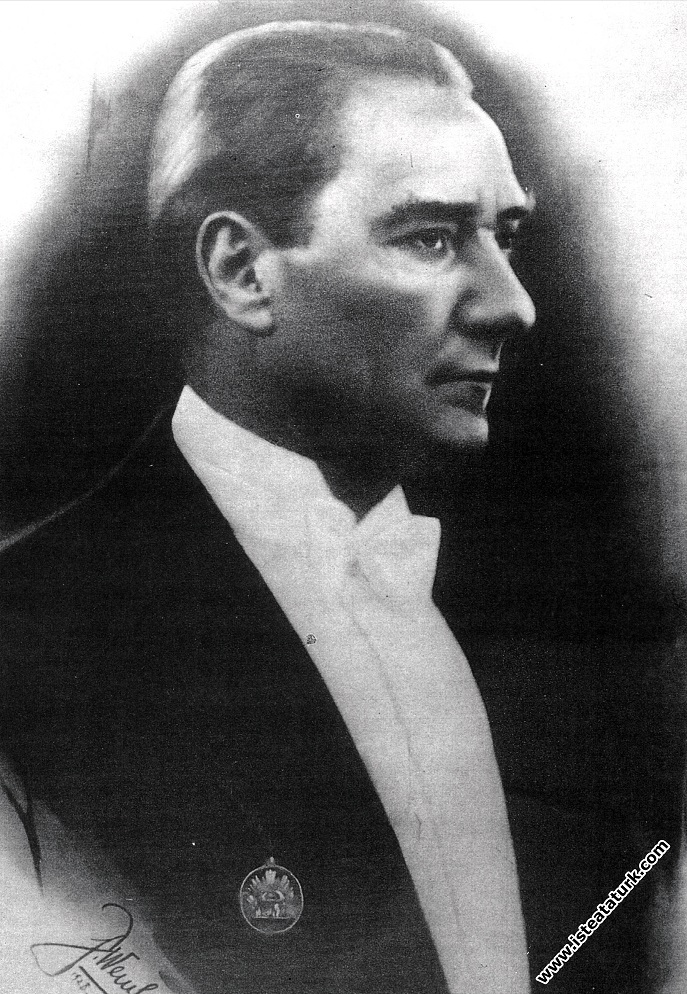 Mustafa Kemal Atatürk Ankara'da. (29.10.1928)...