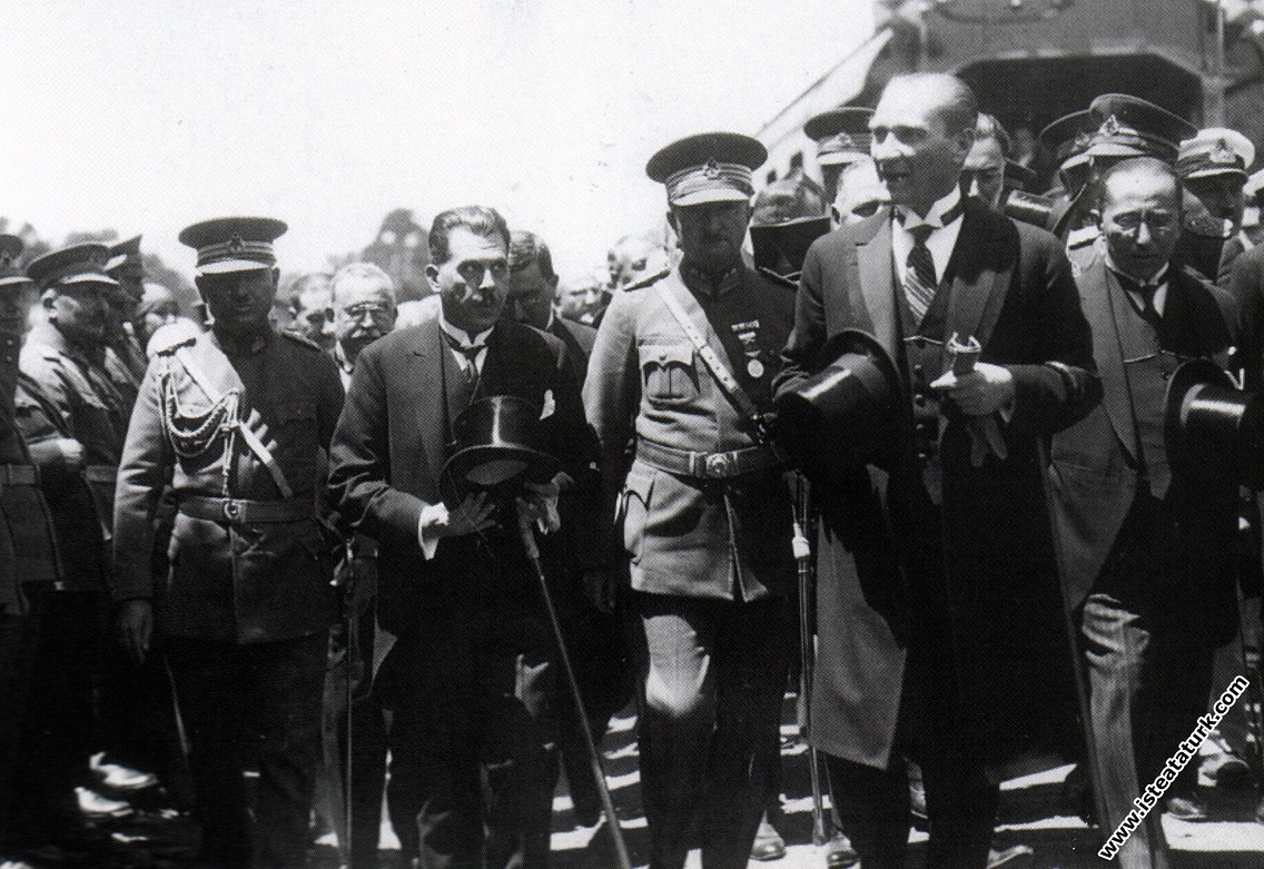 Mustafa Kemal Atatürk'ün İstanbul Haydarpaşa G...