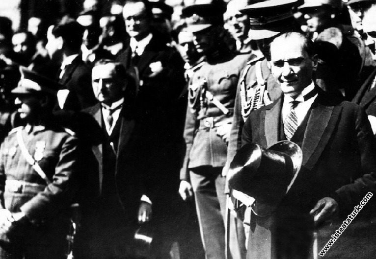 Mustafa Kemal Atatürk'ün İstanbul'a gelişinde ...