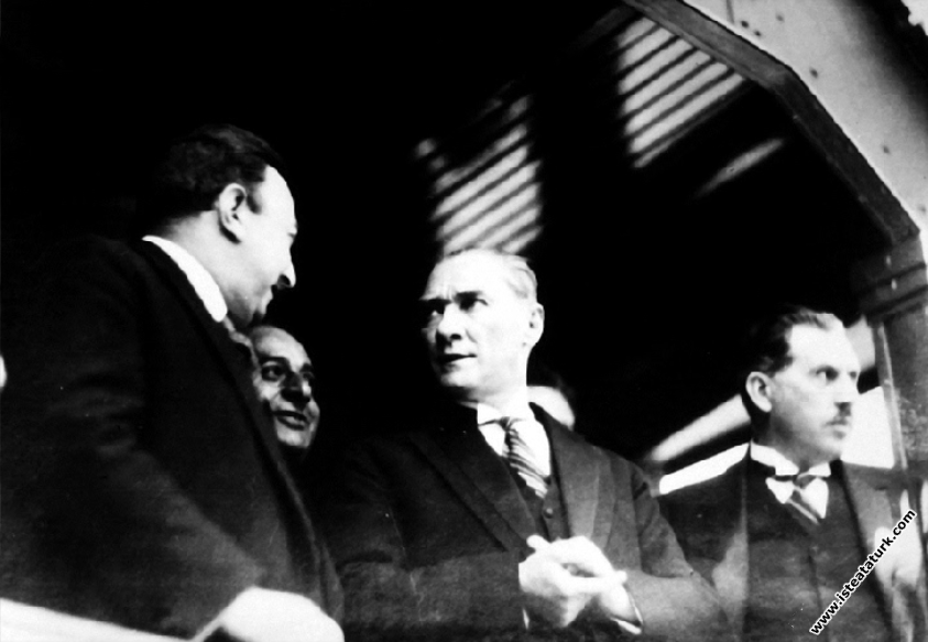 Mustafa Kemal Atatürk İstanbul'a gelirken İzmit...