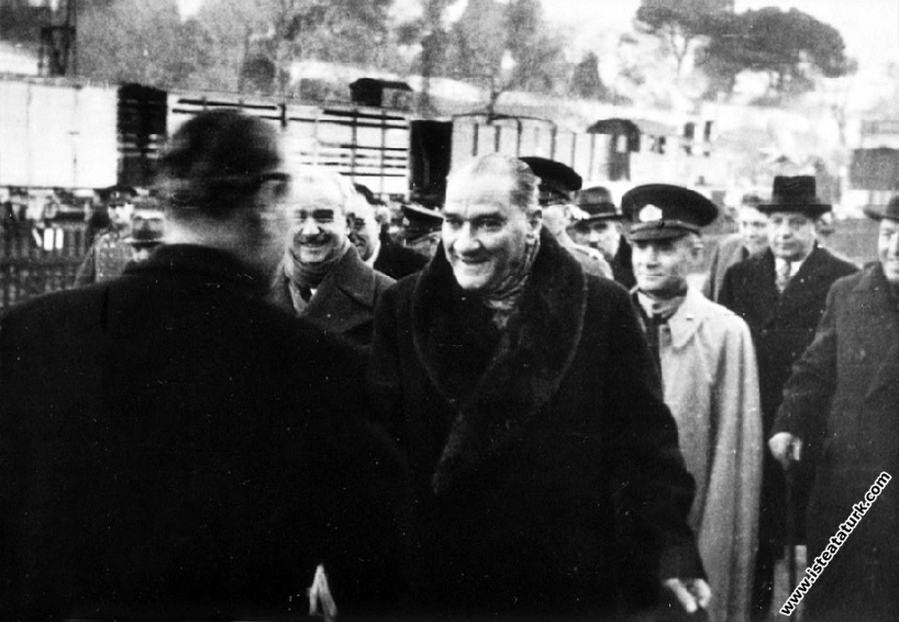 Mustafa Kemal Atatürk'ün İstanbul Haydarpaşa Garı'nda karşılanması. (22.01.1935)