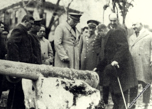 Mustafa Kemal Atatürk Antalya'da tarihi topu ince...