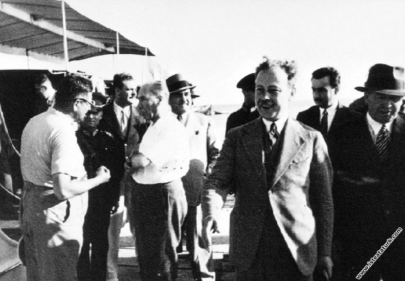 Mustafa Kemal Atatürk Florya'da Deniz Köşk'ü i...