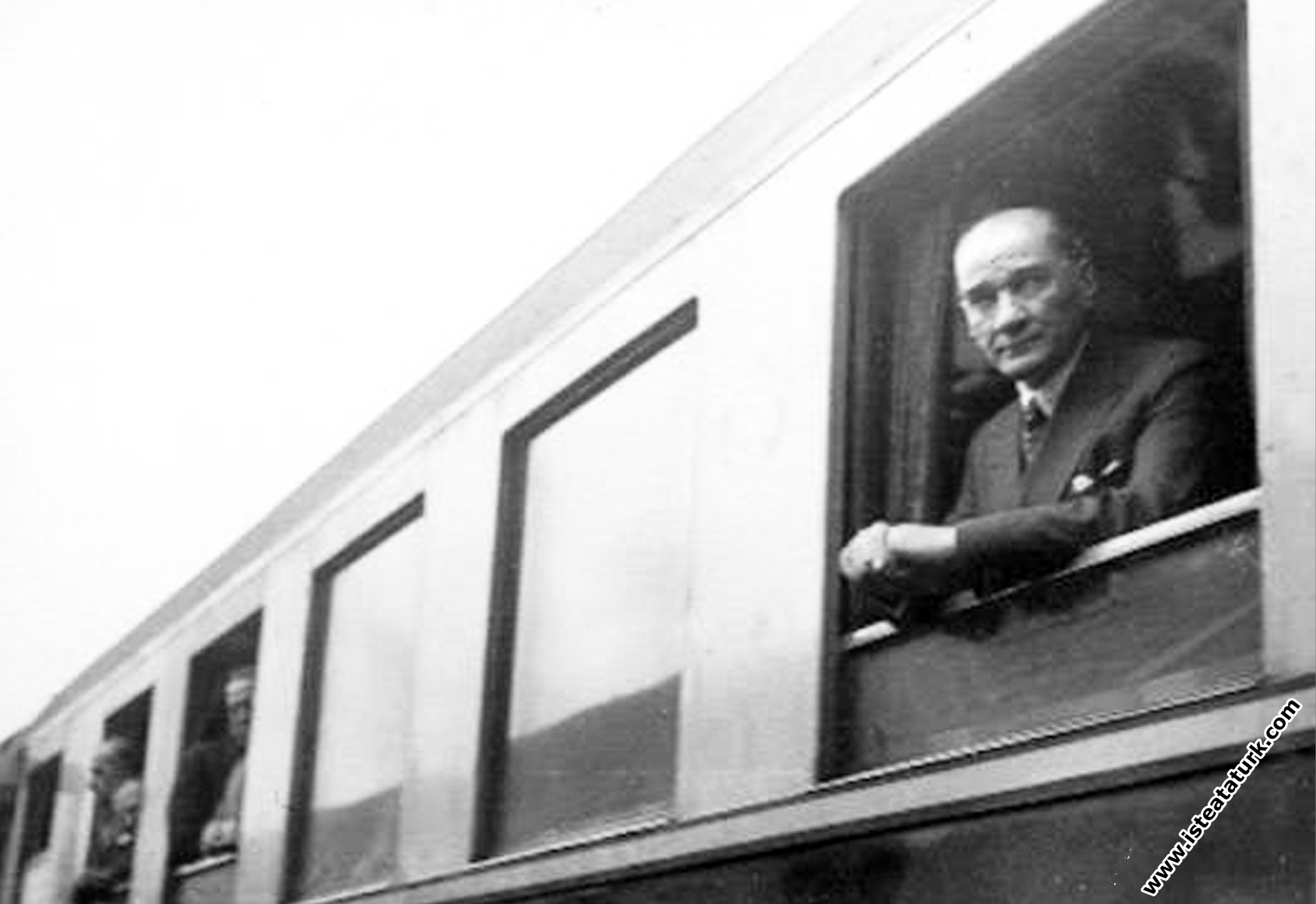 Mustafa Kemal Atatürk özel treninde, Afyon'dan a...