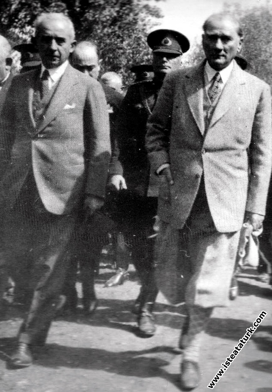 Mustafa Kemal Atatürk Bursa'da, İsmet İnönü i...
